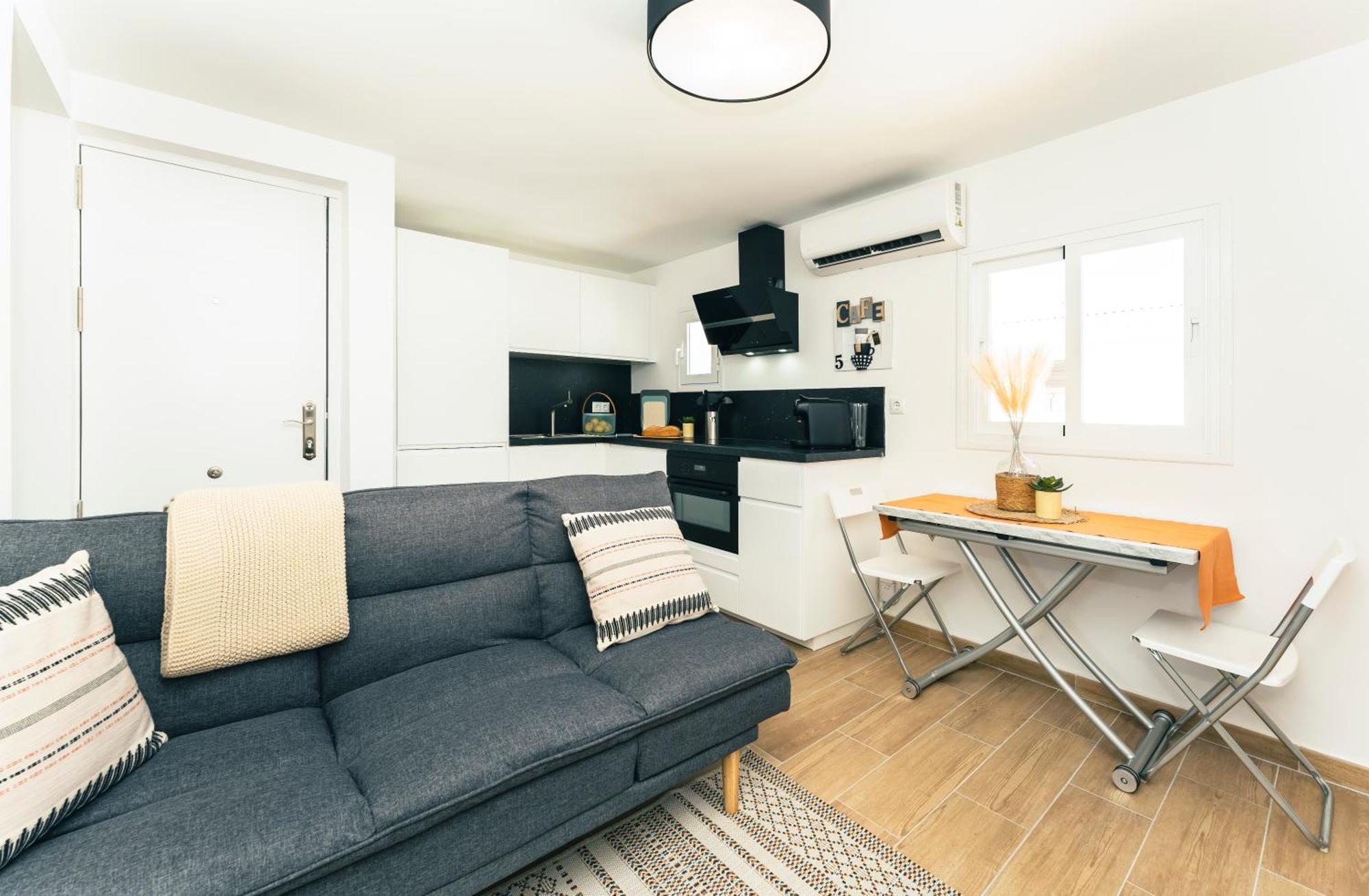 Apartamento 2 Dormitorios Cerca De La Playa En Casco Historico Estepona Luaran gambar